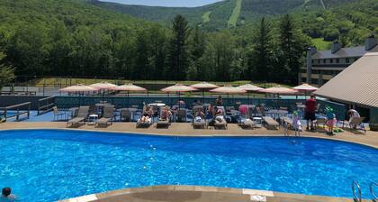 Village of Loon Townhouse AC Pool Internet Panoramic Views No Entry Level Steps