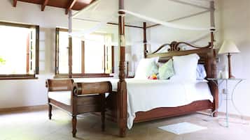 3 bedrooms, in-room safe, iron/ironing board, WiFi