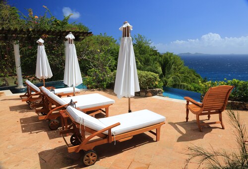 Elegant Villa in Private Hope Bay. Infinity Pool with Sea View.