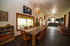 Casa Escultura 2 | Private kitchen | Oven, stovetop, cookware/dishes/utensils - PirateArts Experience (Bocas del Toro)