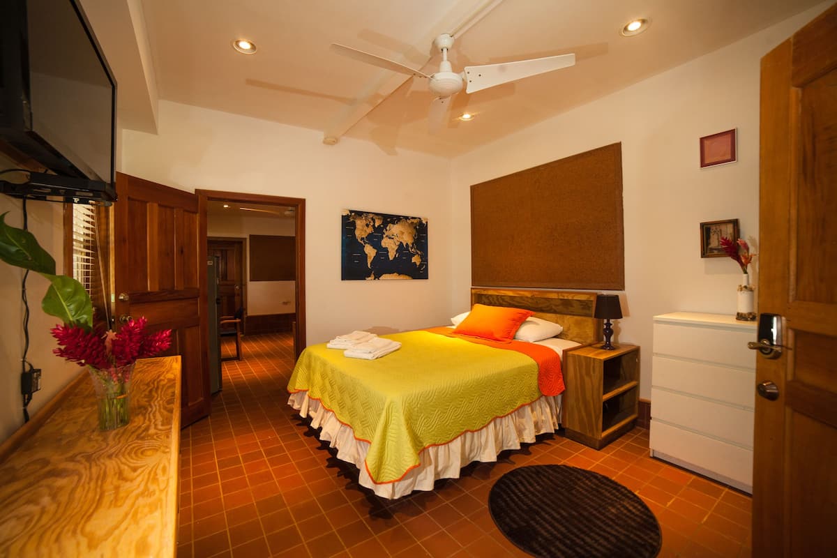 Casa Escultura 1 | Premium bedding, Tempur-Pedic beds, in-room safe, free WiFi
