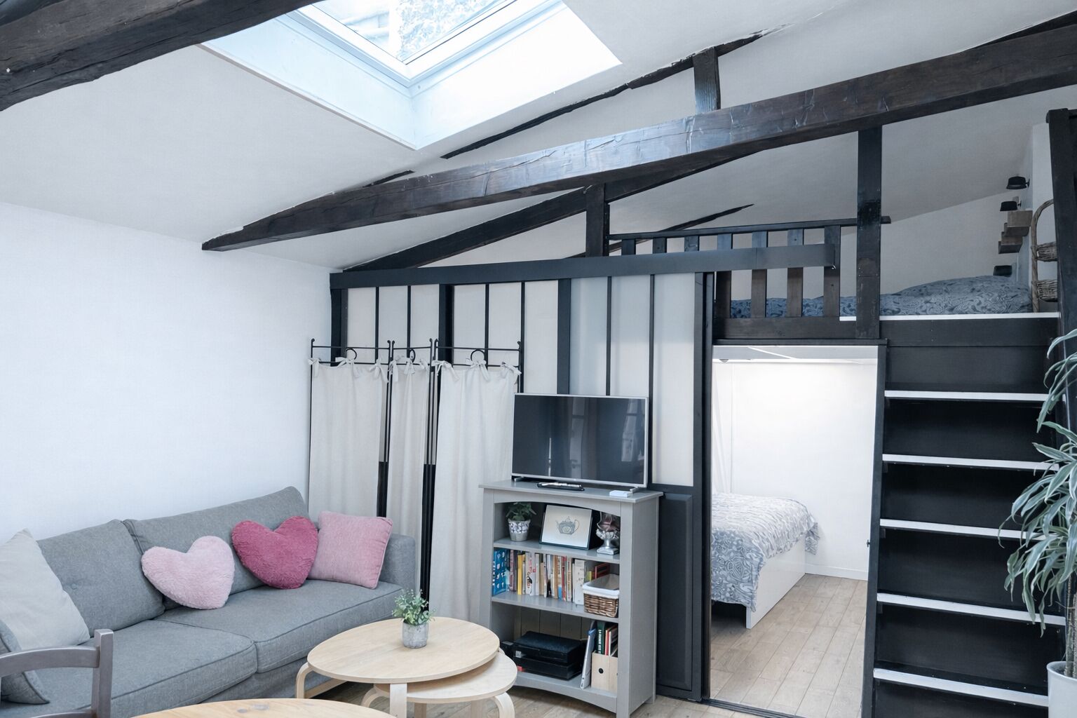 2 slaapkamers, een strijkplank/strijkijzer, gratis wifi, beddengoed