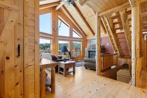 Fernseher, Kamin, DVD-Player, Videothek