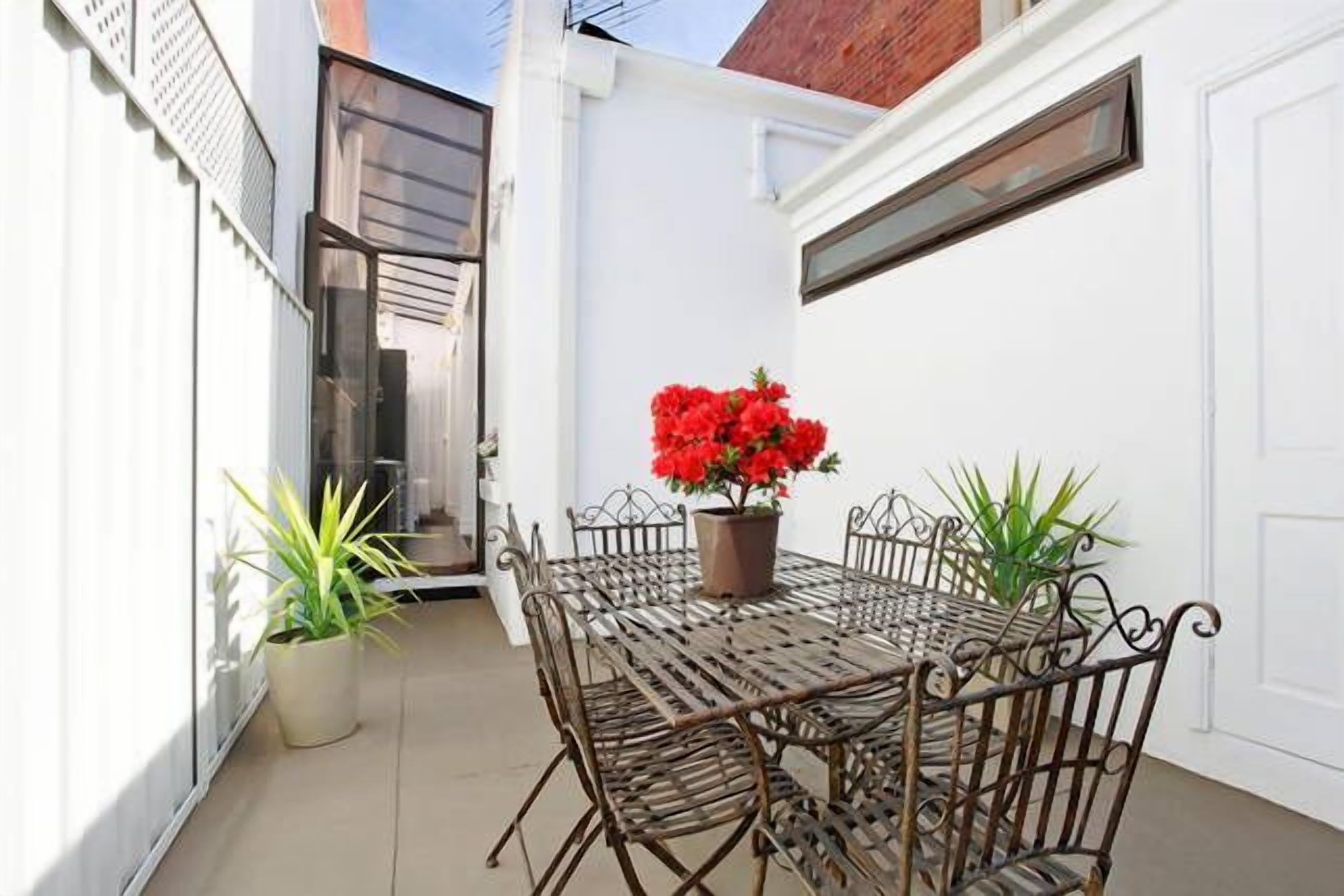 \"Mooranda\" Victorian Terrace House — image 11