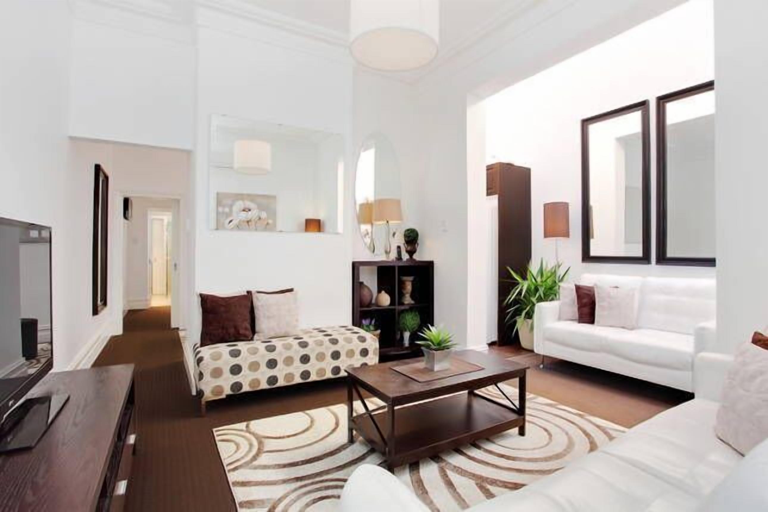 \"Mooranda\" Victorian Terrace House — image 4