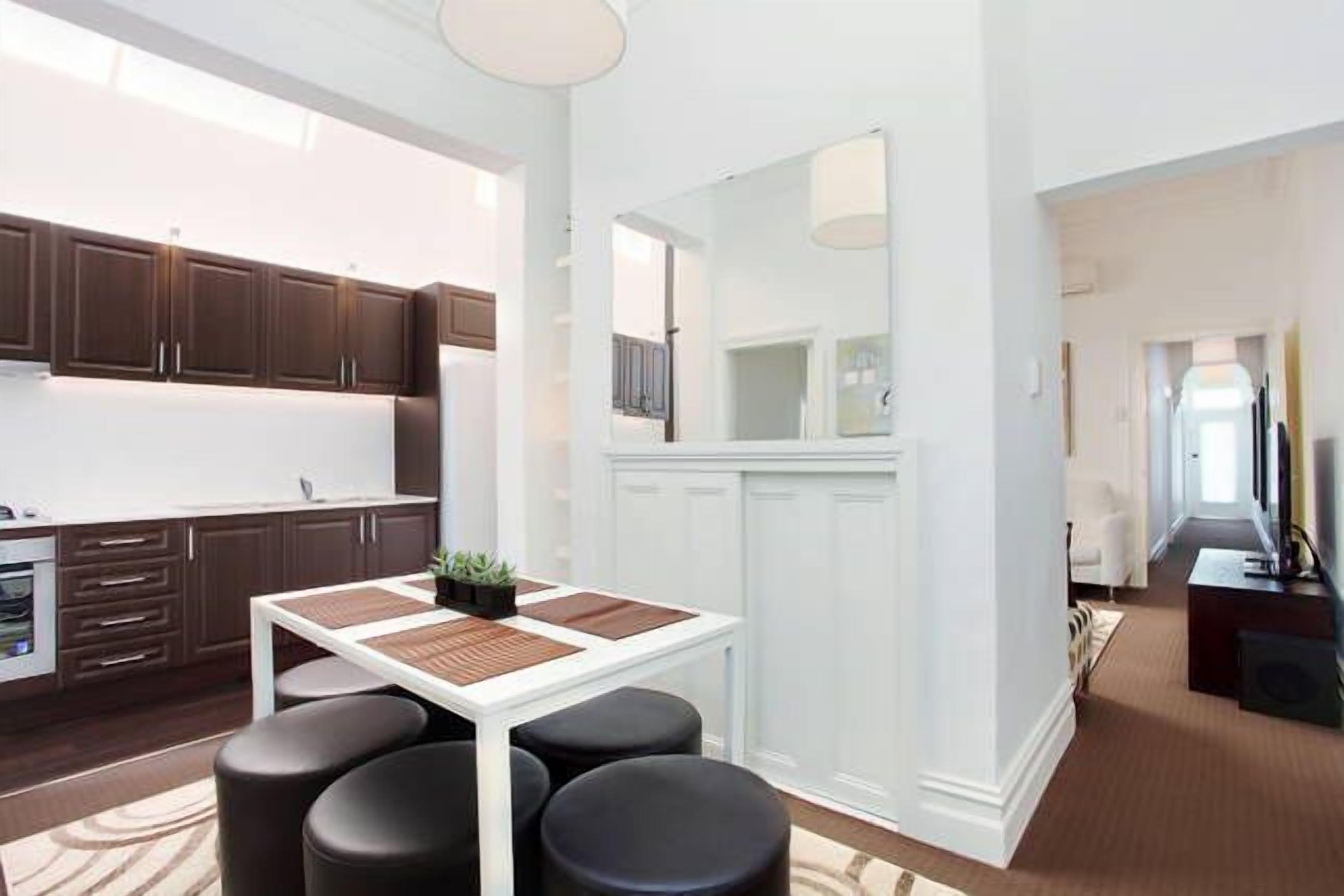 \"Mooranda\" Victorian Terrace House — image 3