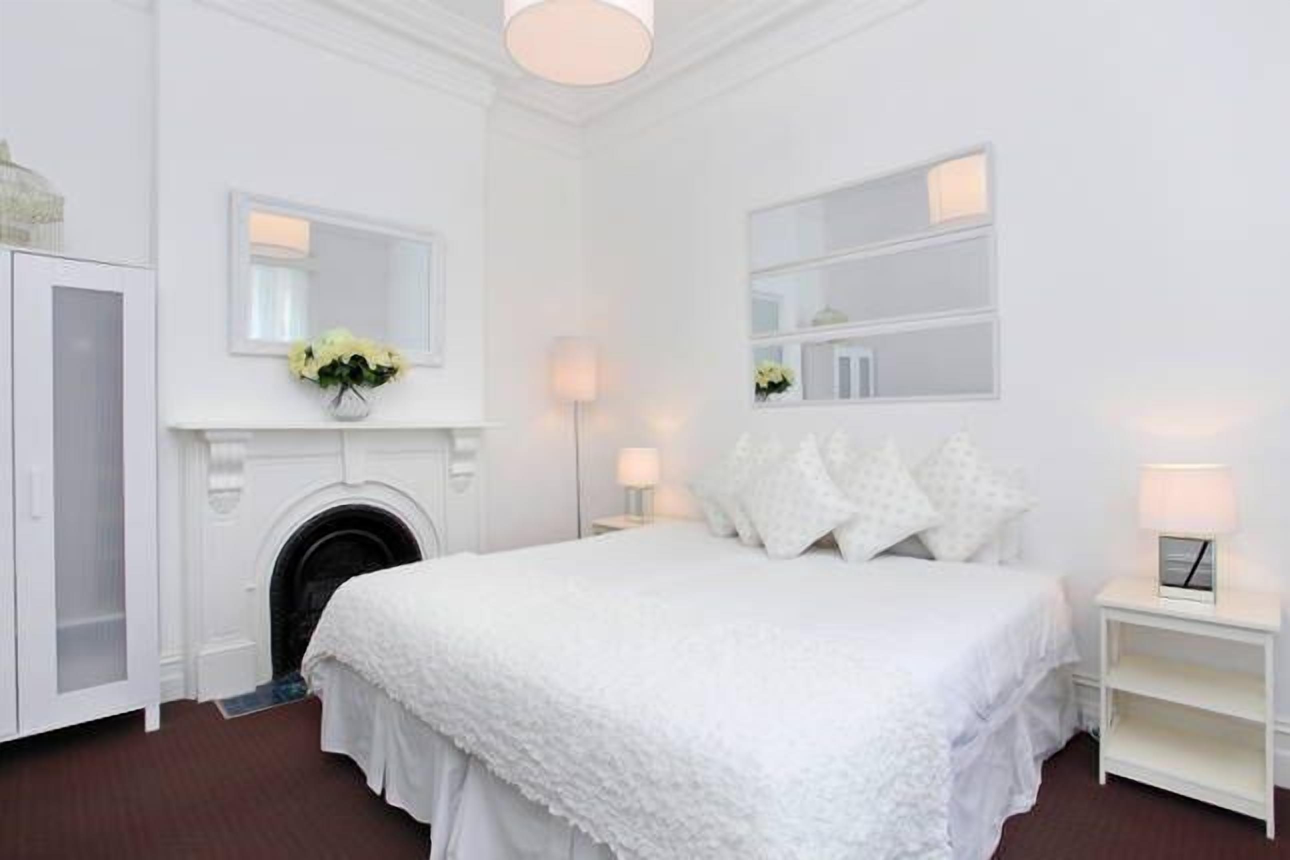 \"Mooranda\" Victorian Terrace House — image 10