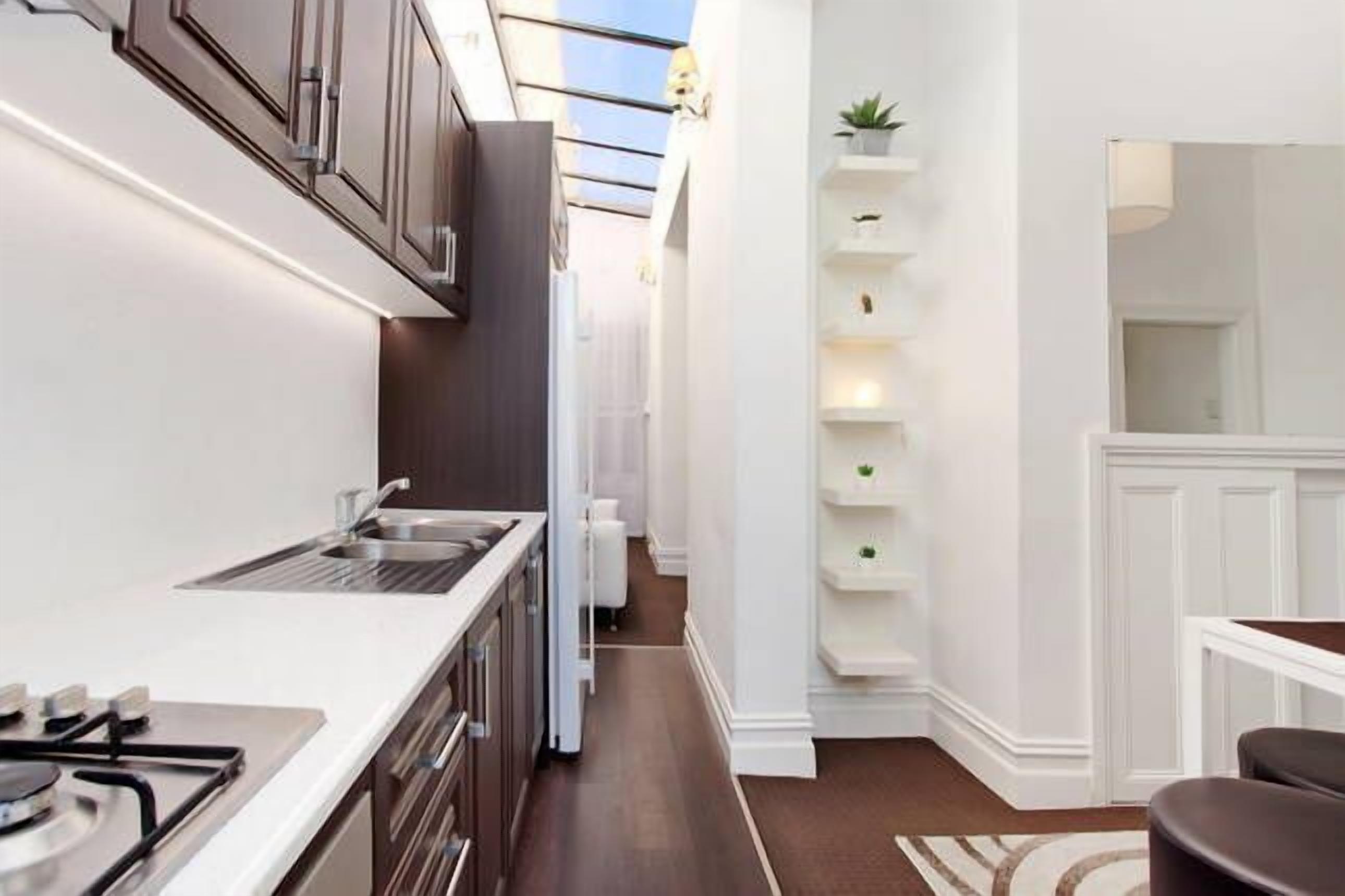 \"Mooranda\" Victorian Terrace House — image 5