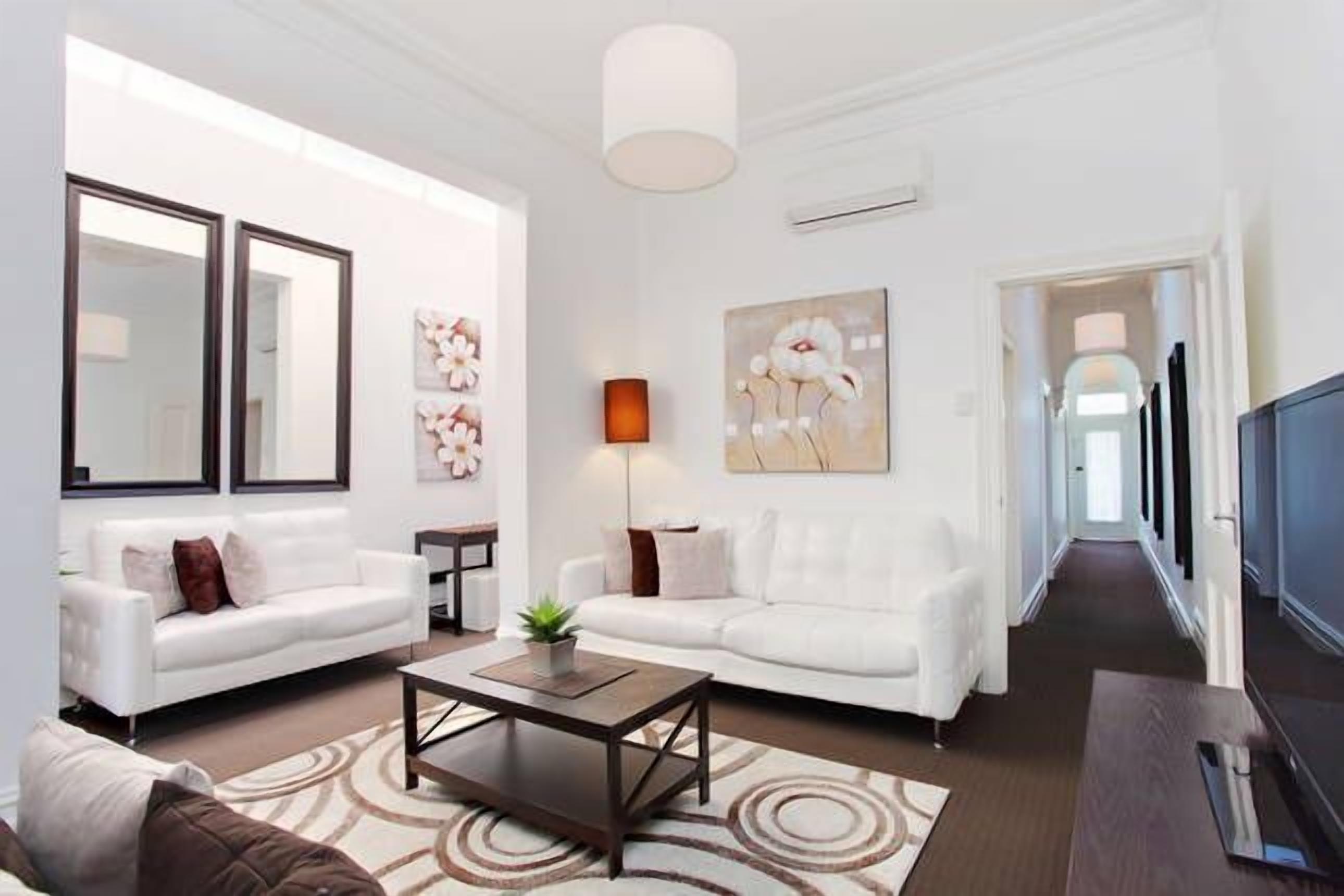 \"Mooranda\" Victorian Terrace House — image 2