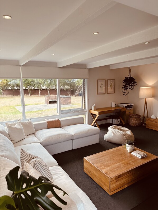Smart TV, fireplace, DVD player, toys