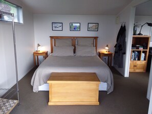 1 habitación, tabla de planchar con plancha, wifi gratis y ropa de cama 