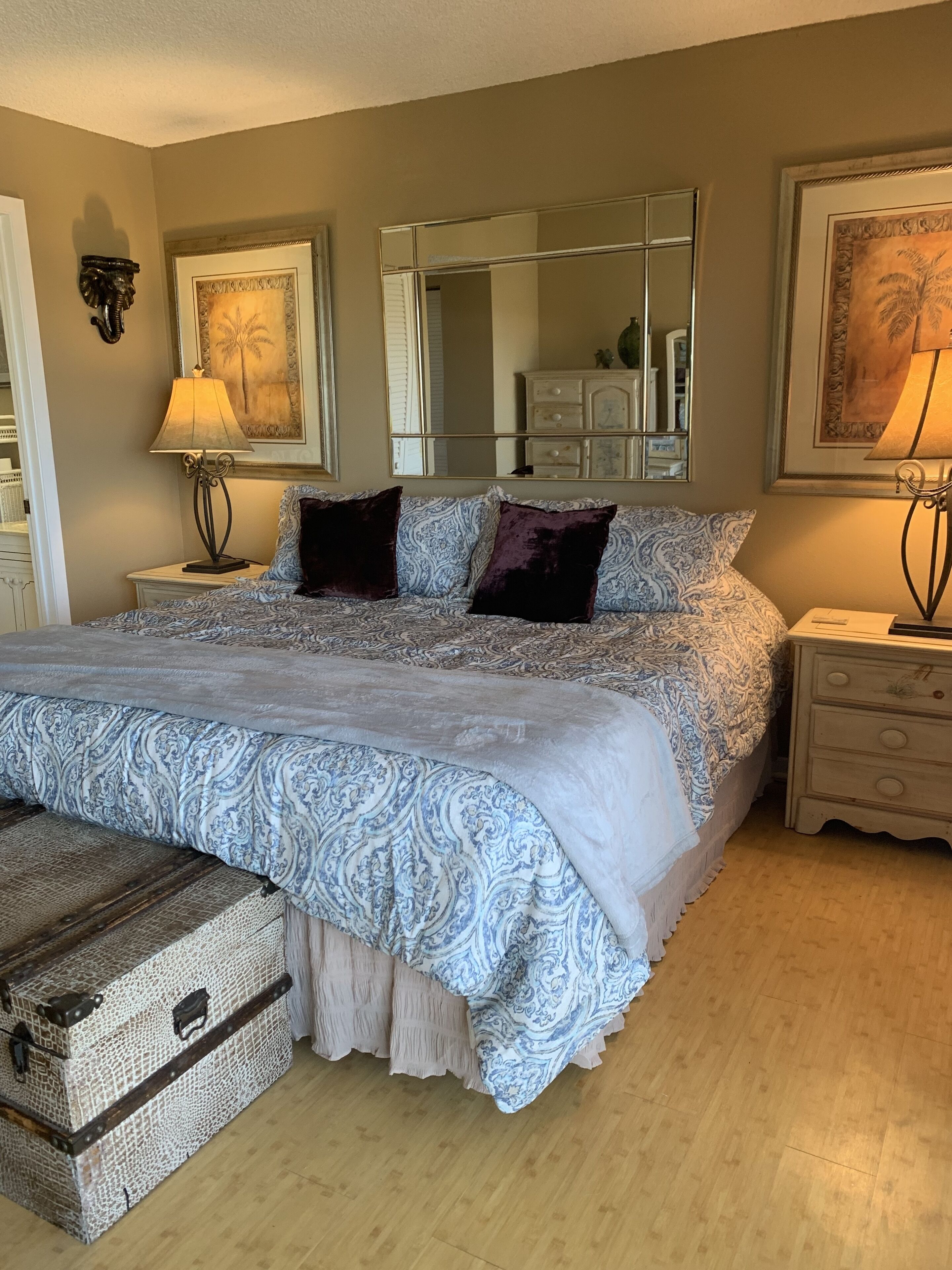 2 bedrooms, travel crib, WiFi (free), bed sheets