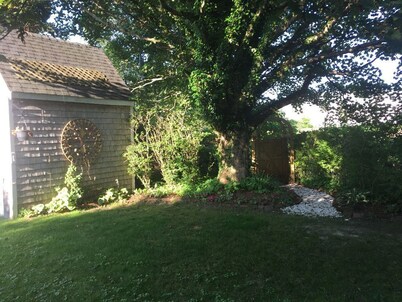 In-town Nantucket Cottage - Abuts Bird Sanctuary  