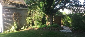 In-town Nantucket Cottage - Abuts Bird Sanctuary
