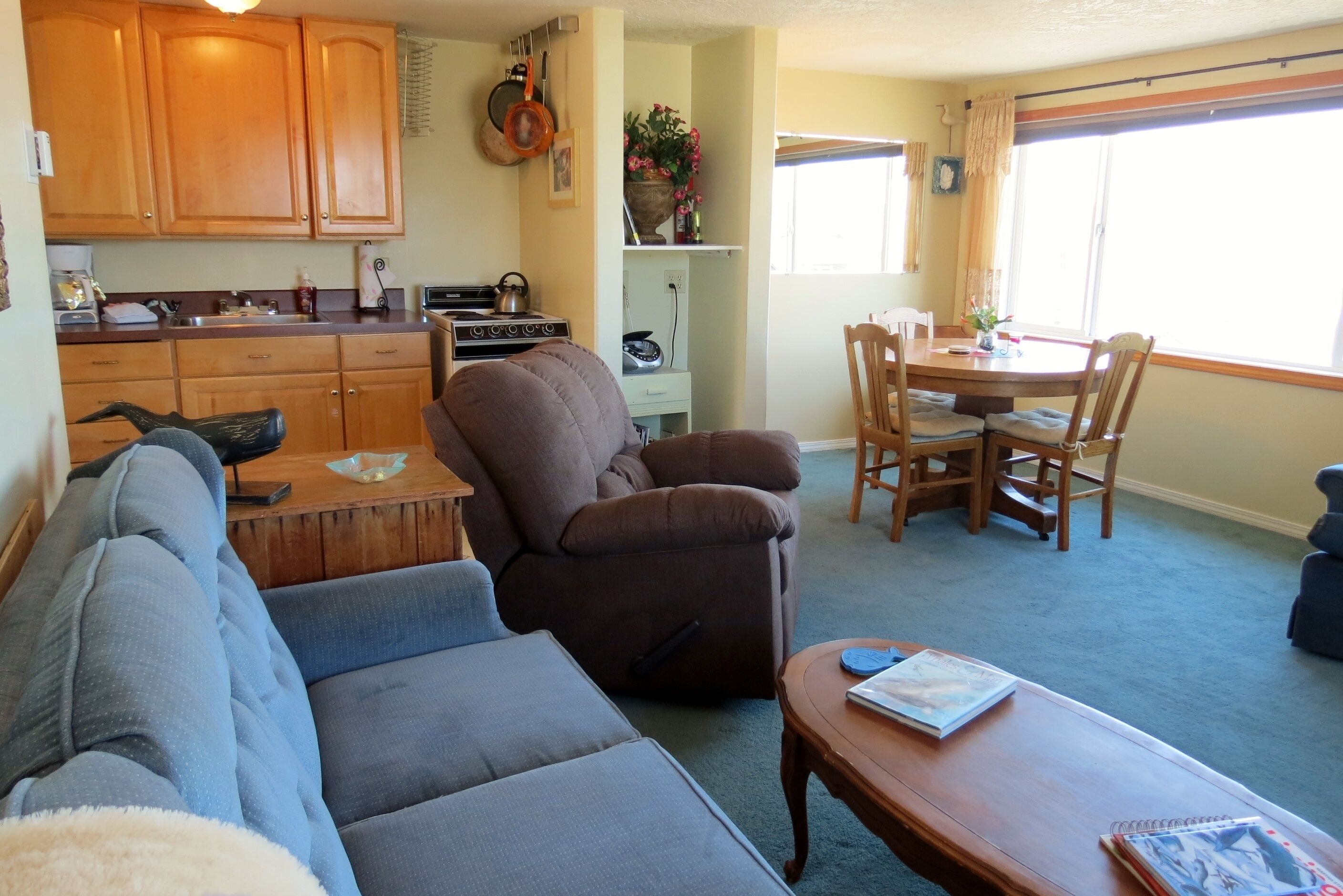 Ocean views! Stair-free Beach Access! Shared Hot Tub! WiFi!