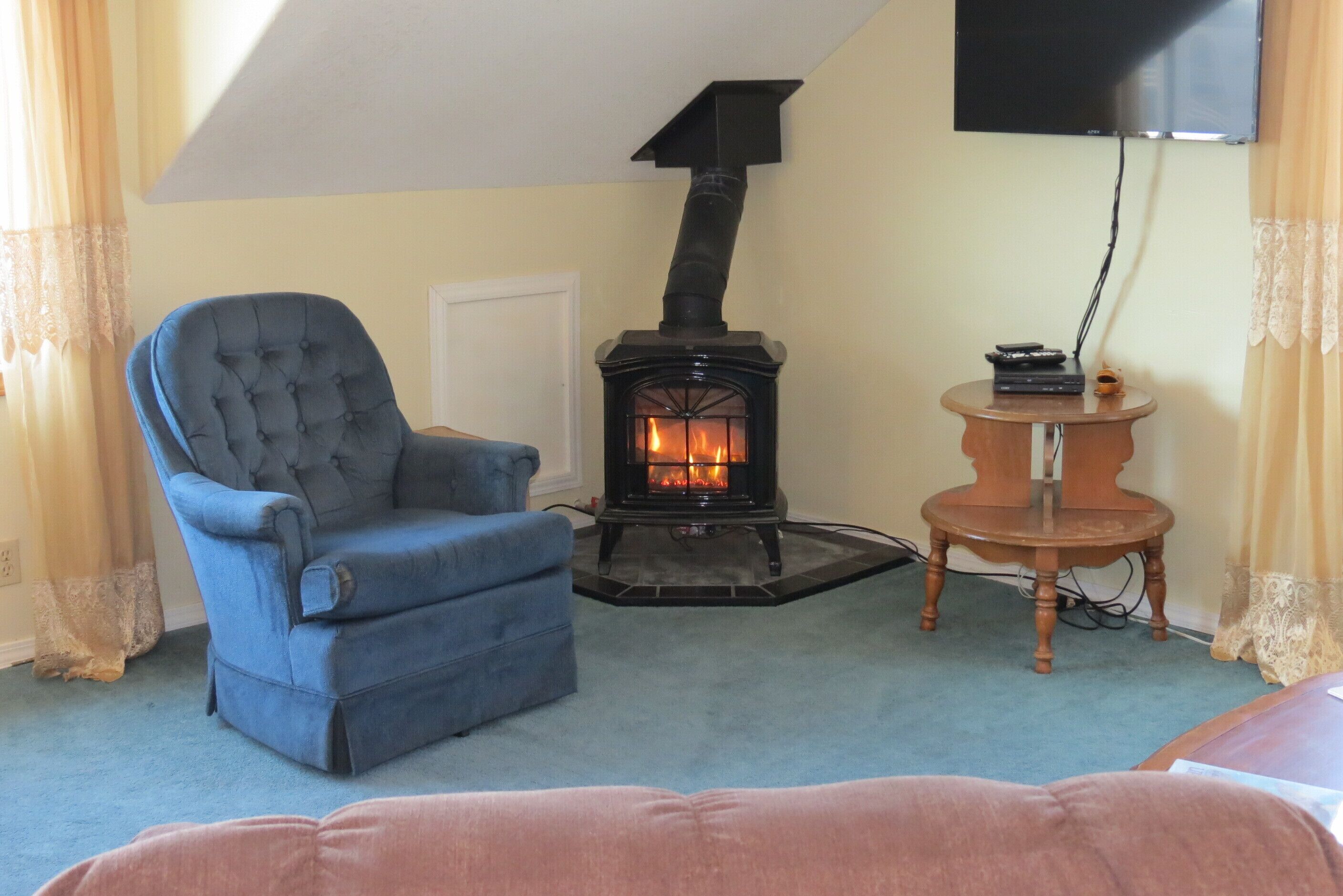 Ocean views! Stair-free Beach Access! Shared Hot Tub! WiFi!