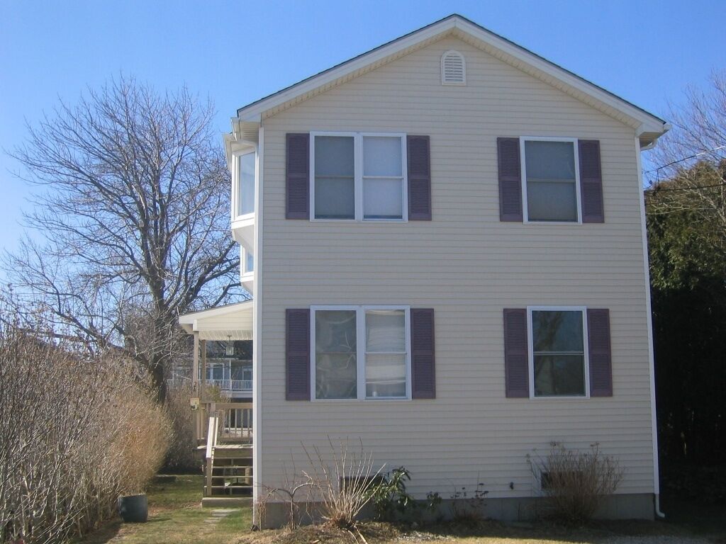 Ocean view. 3 minute walk to beach.  bedrooms 2 full baths. 