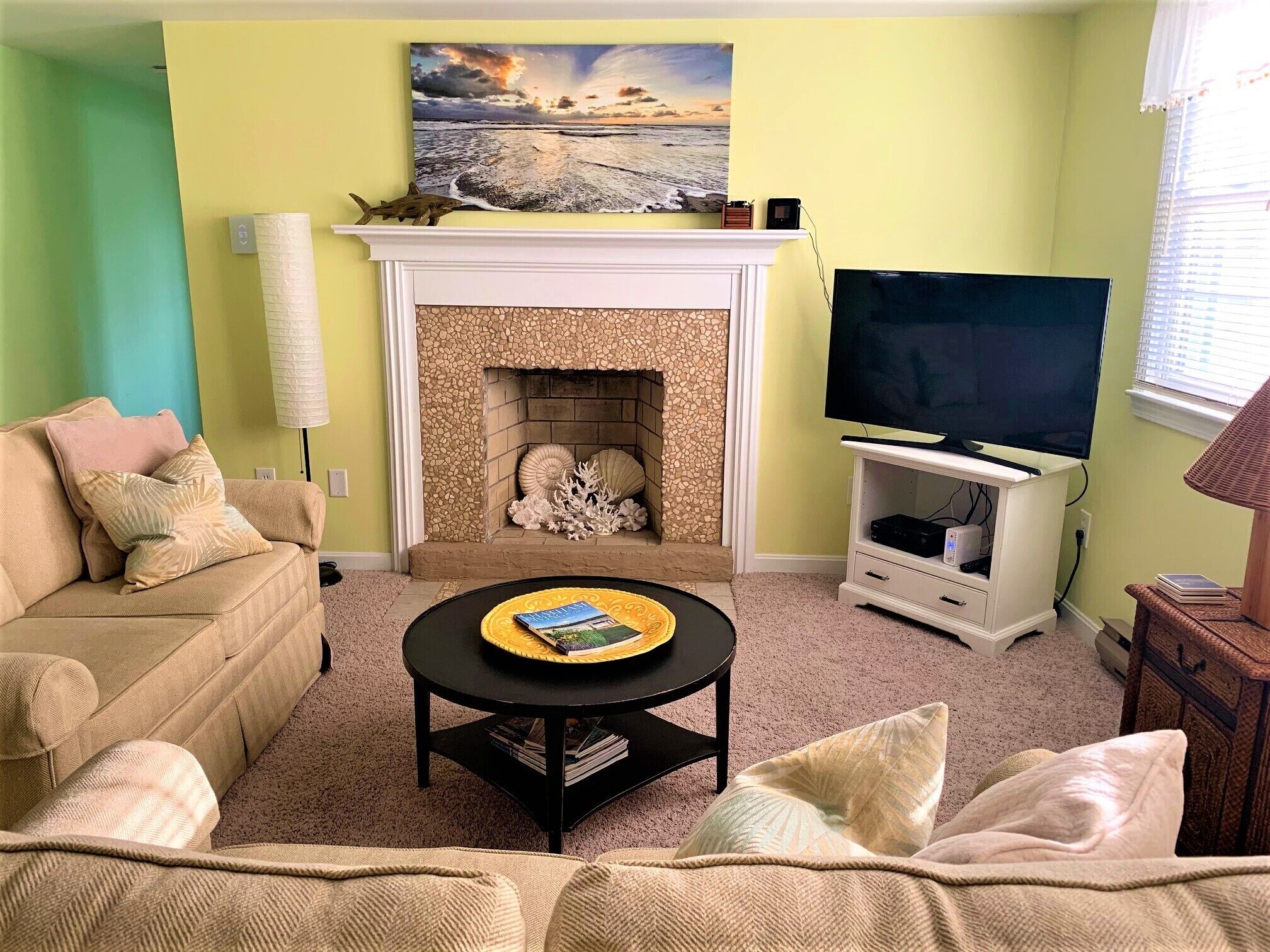 Sunny, Clean & Spacious on Quiet Cul-de-Sac; Walk to Ridgevale Beach