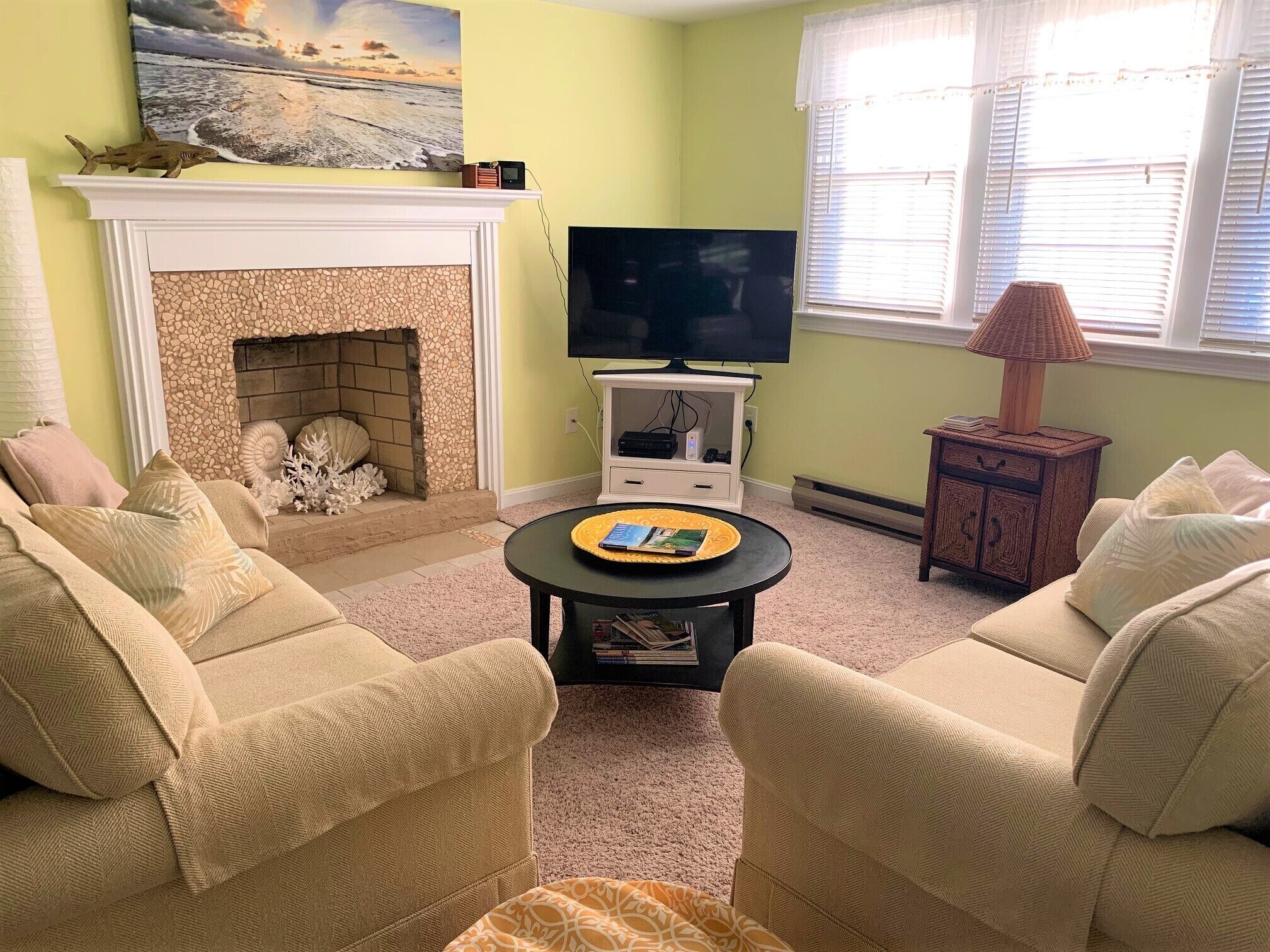 Sunny, Clean & Spacious on Quiet Cul-de-Sac; Walk to Ridgevale Beach