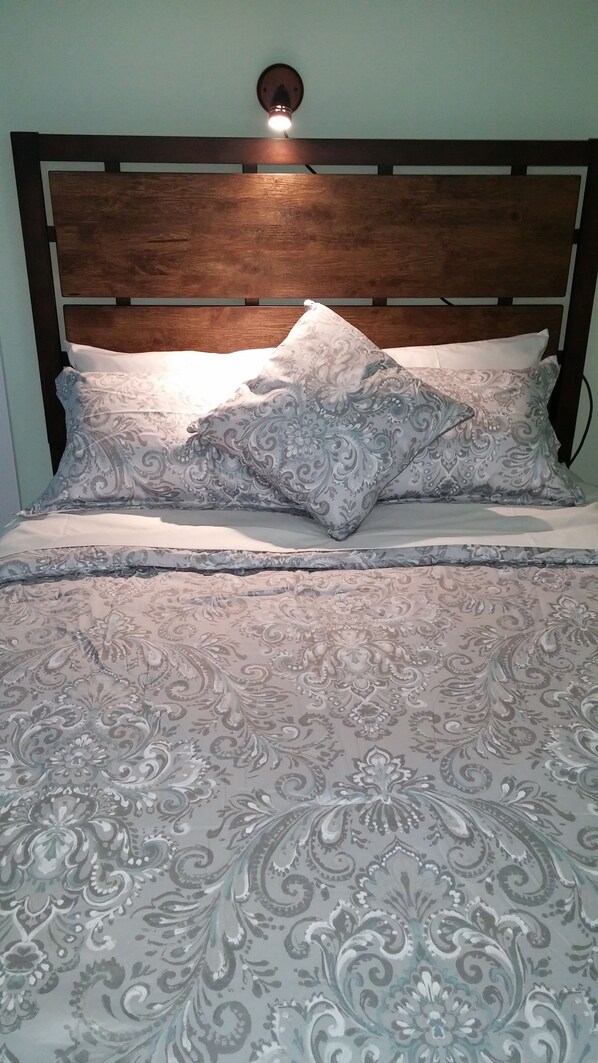 2 bedrooms, iron/ironing board, free WiFi, bed sheets