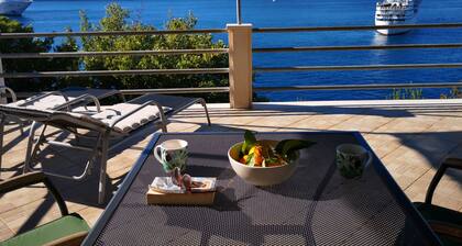 Blue Infinity Waterfront Apartment