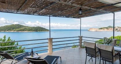 Blue Infinity Waterfront Apartment