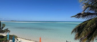 Beachfront large 2/2 on Spanish Wells' northside beach. Sun deck by the water.