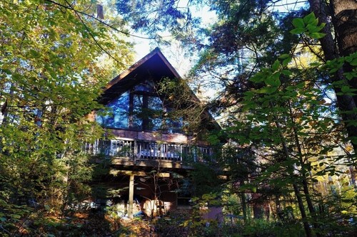 Beautiful Log House In Bolton  In Lake George Paradise! Dog friendly!