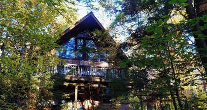 Kaunis kirjahylly Boltonissa Lake George Paradise!