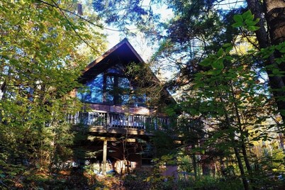 Beautiful Log House In Bolton  In Lake George Paradise! Dog friendly!