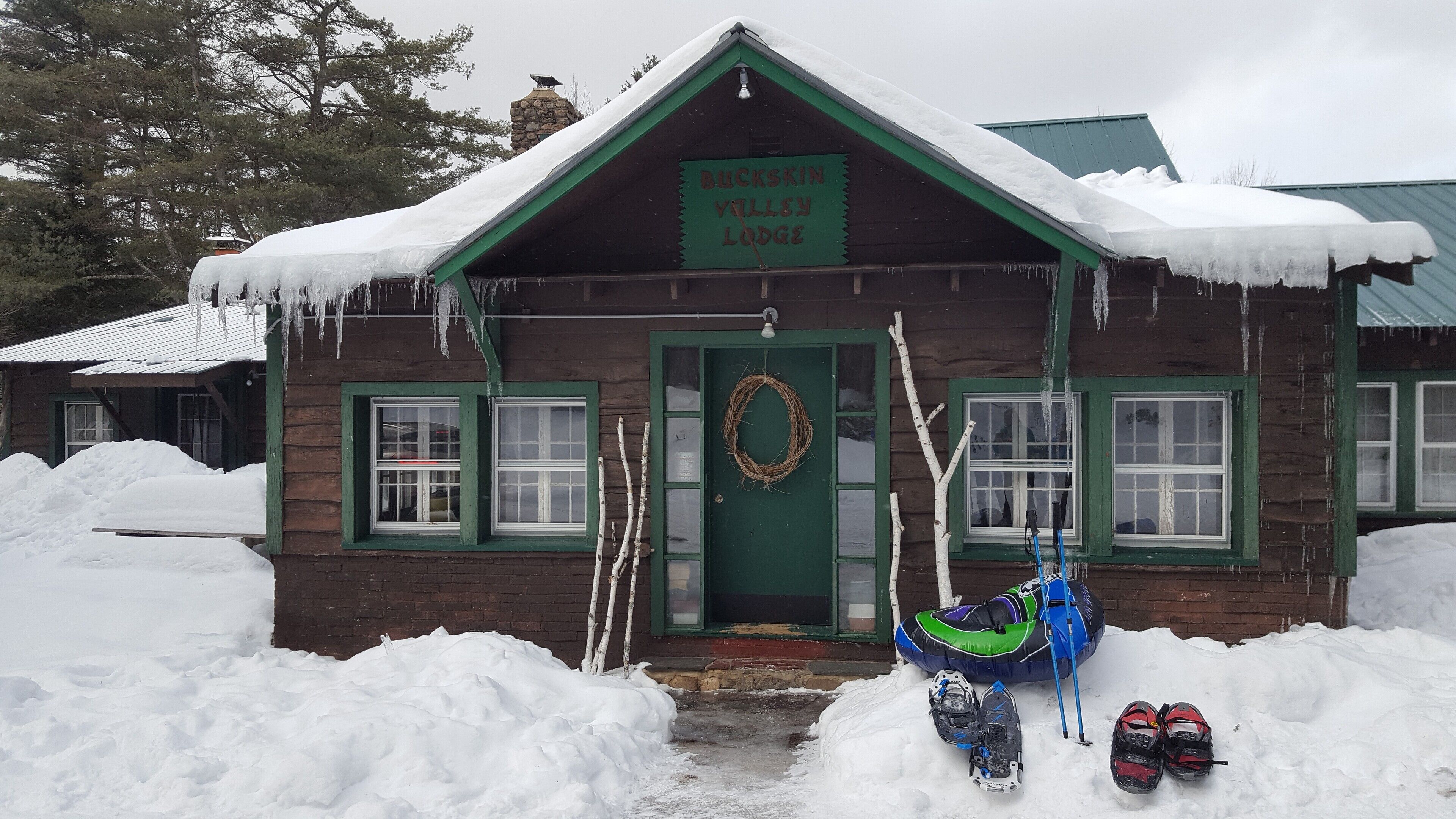 Authentic family friendly Adirondack Lodge 15 min to Gore Mountain
