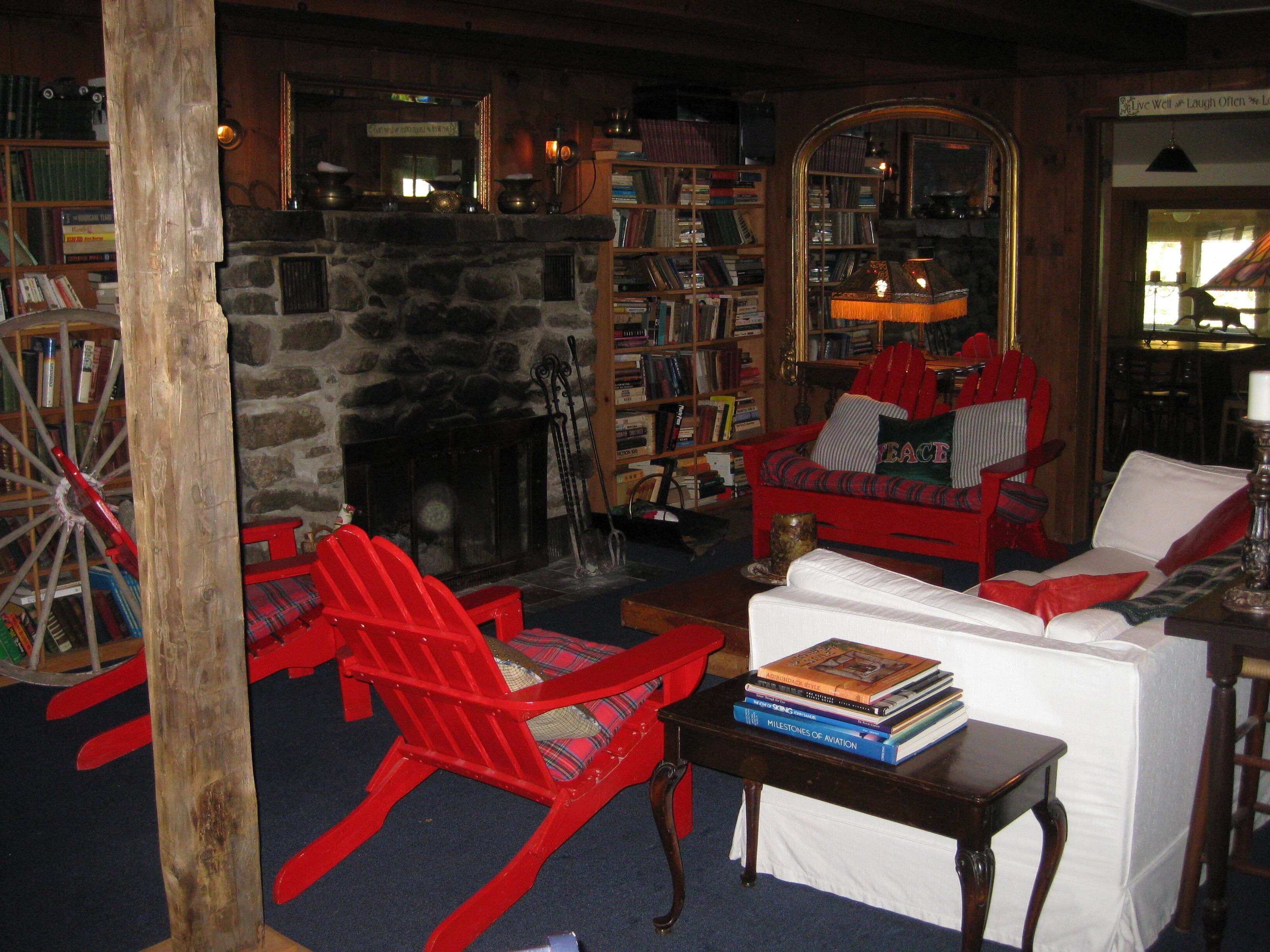 Authentic family friendly Adirondack Lodge 15 min to Gore Mountain