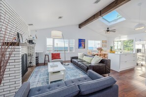 Smart TV, fireplace, ping pong, books