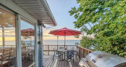 Waterfront Beach House w/ Water Views on The North Shore Long Island. 4 BRs 2BRs