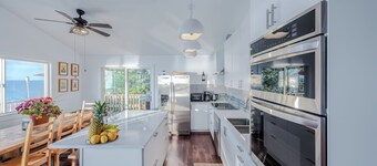 Waterfront Beach House w/ Water Views on The North Shore Long Island. 4 BRs 2BRs