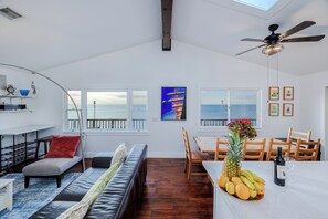 Smart TV, fireplace, ping pong, books