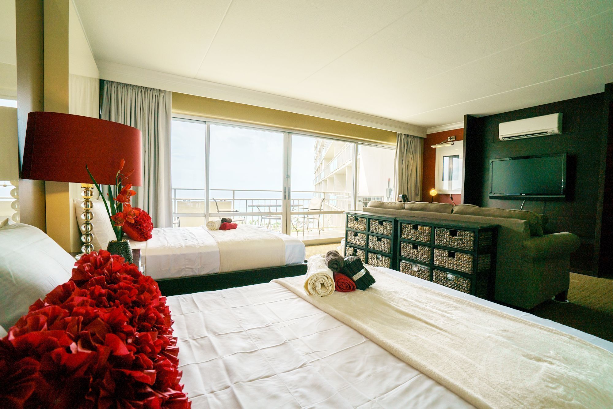 Great Ocean, Lagoon and Firework View! Ilikai Apartment Hotel!! (IA12)