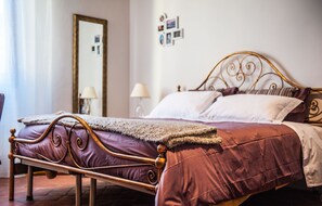 2 bedrooms, iron/ironing board, WiFi, bed sheets - Beautiful Apartment In Santa Croce Area, Few Steps From Famous Spots In Florence (Firenze)