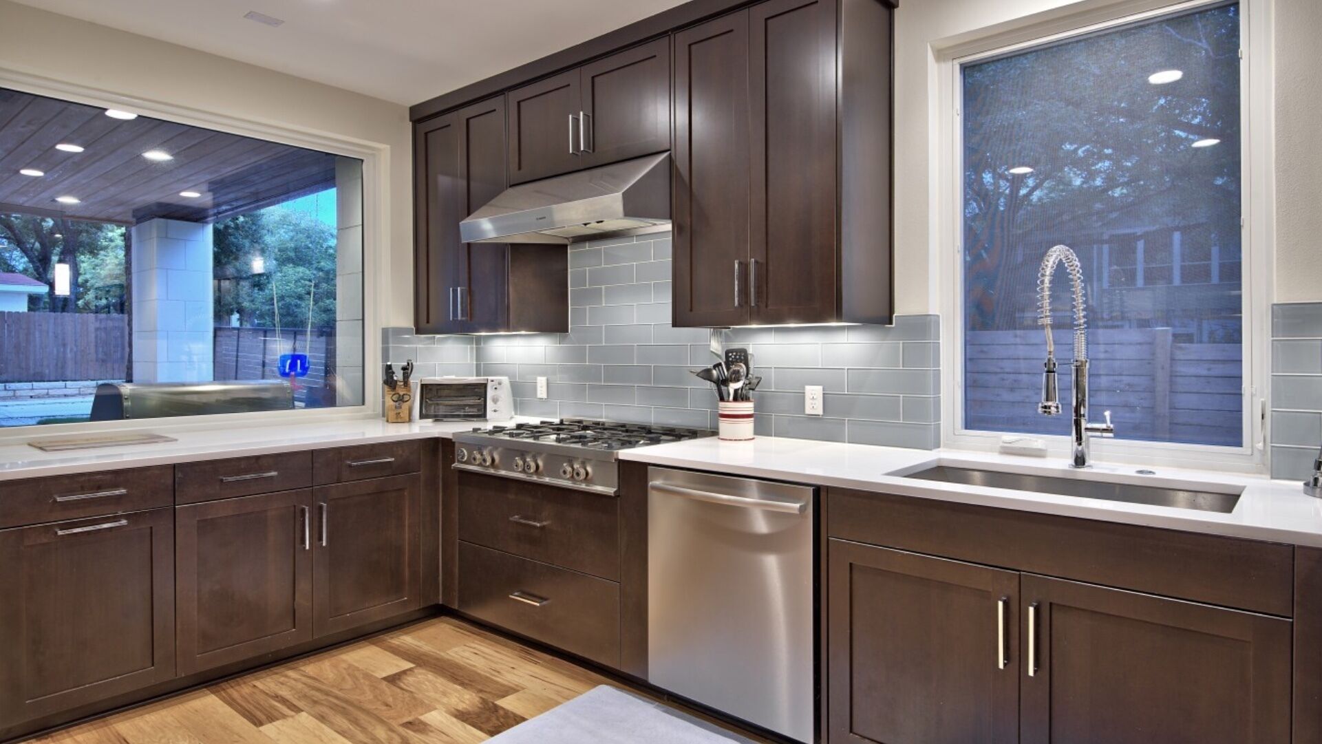 Stylish Modern Luxury Huge 5BR Home - walk to ACL