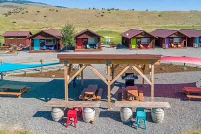 Cabin 4 · Emigrant Cabins #4- Tiny Cabin for your Adventure