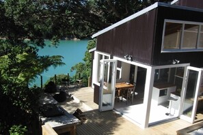 Outdoor dining - Stylish waterfront retreat - dramatic 180 degree views! (Anzac Bay)