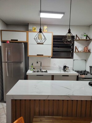 Fridge, microwave, oven, stovetop