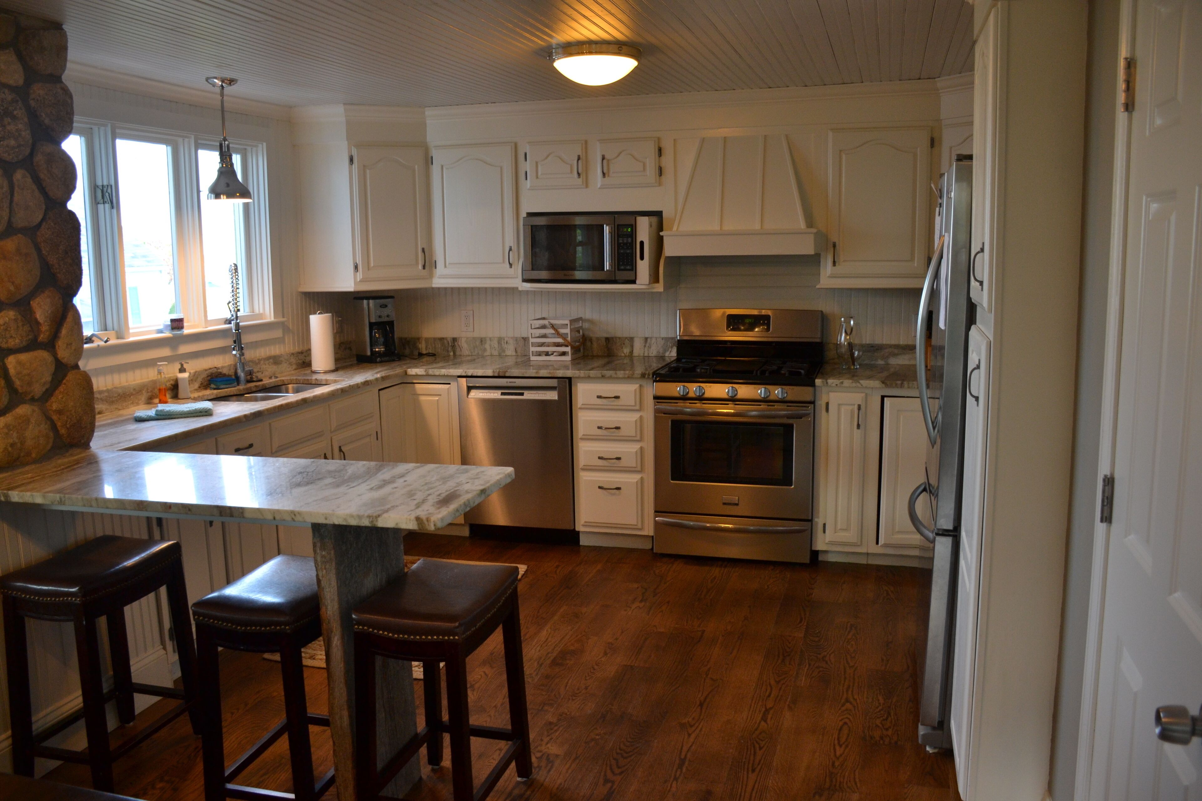 Newly renovated 4 bedrooms 4 baths, sleeps 10, Central Air