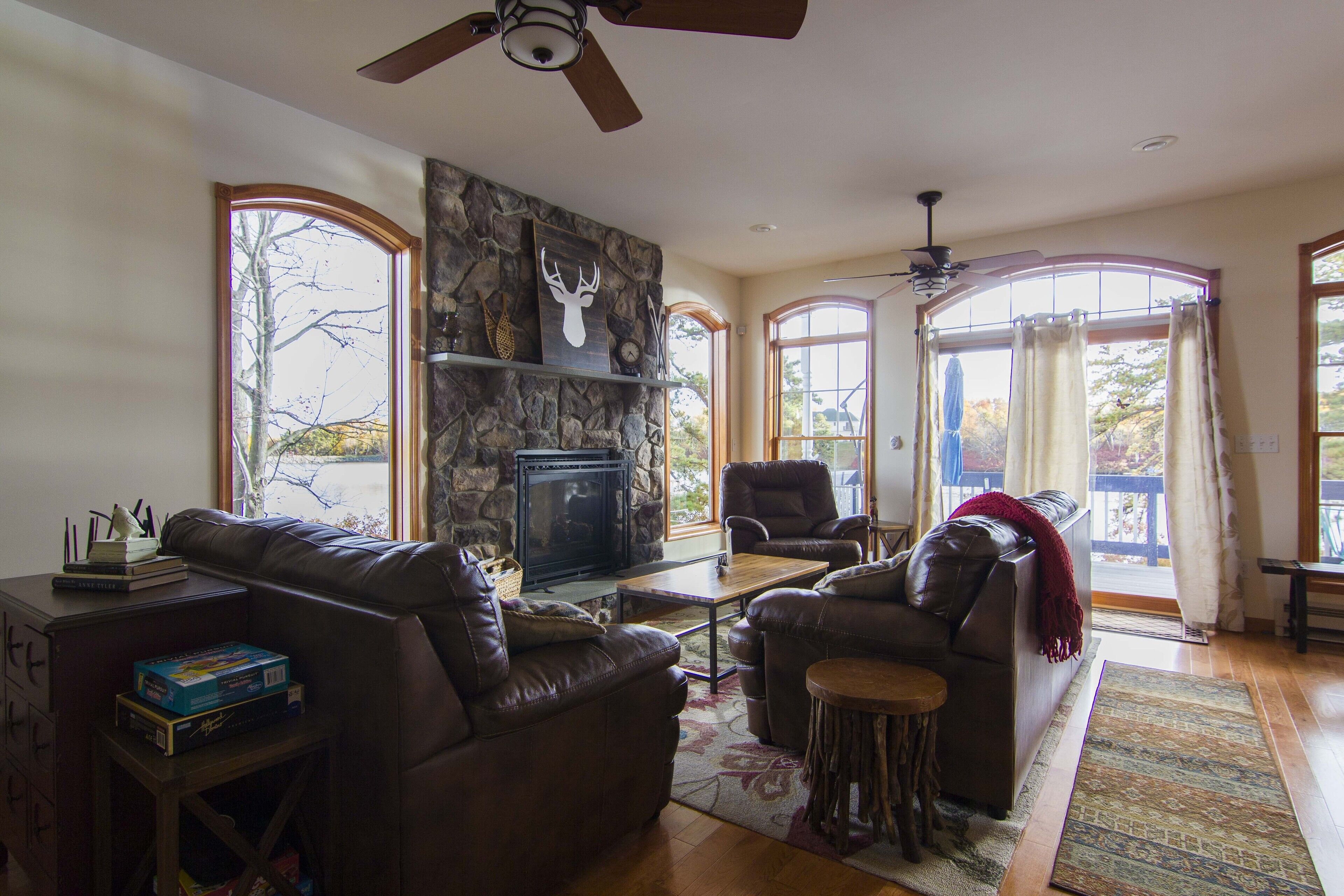 One Of A Kind! Luxury Peninsula Lakefront House In Emerald Lakes, PA