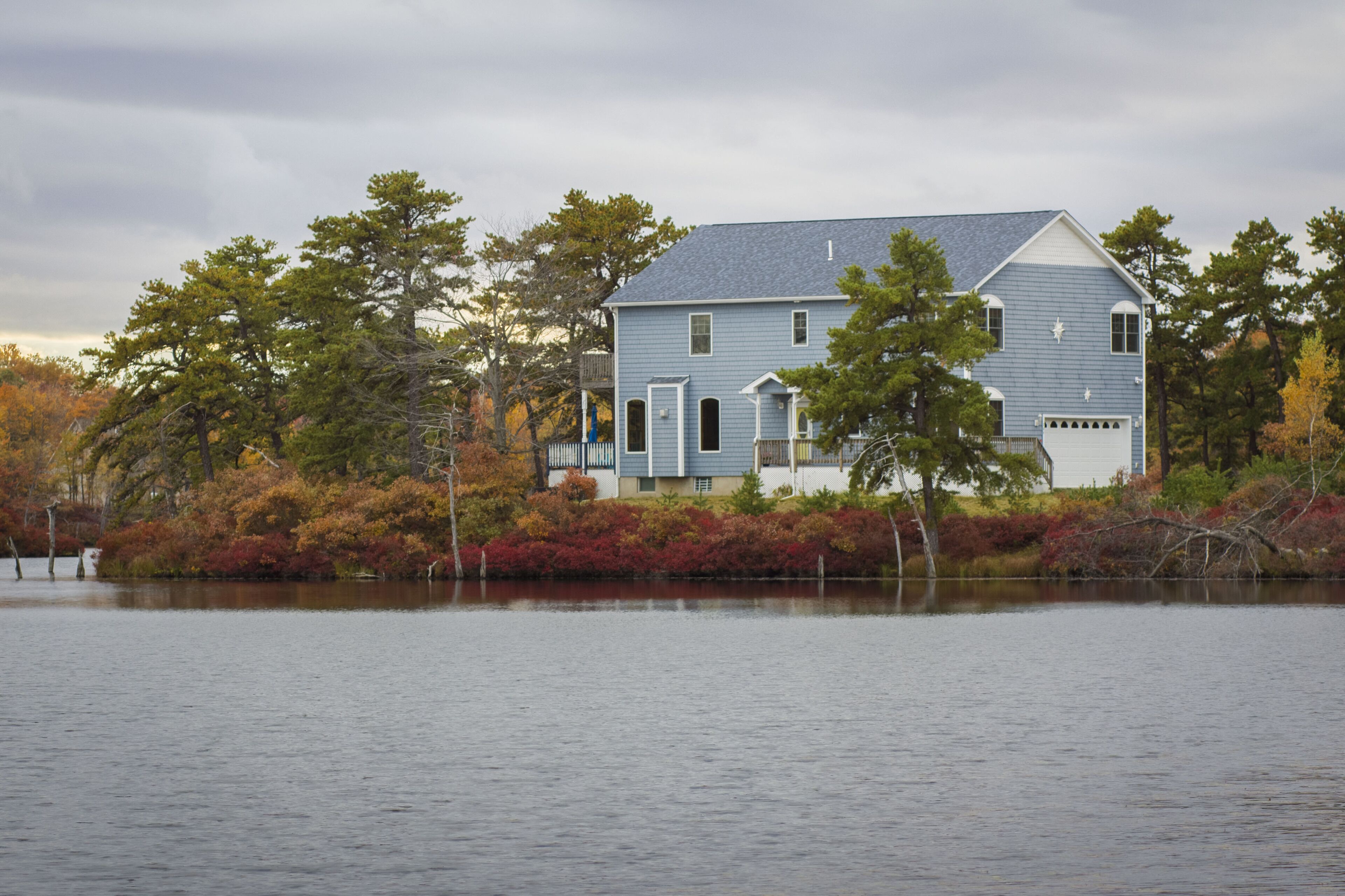 One Of A Kind! Luxury Peninsula Lakefront House In Emerald Lakes, PA