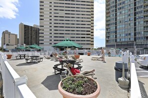 Outdoor dining - XPLORIE ACTIVITIES & LINENS INCLUDED*! QUAY - 3BR - Direct oceanfront - Enjoy the sunrise and ocean views! (Ocean City)