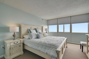 Unclassified image, 4 of 54, button - XPLORIE ACTIVITIES & LINENS INCLUDED*! QUAY - 3BR - Direct oceanfront - Enjoy the sunrise and ocean views! (Ocean City)