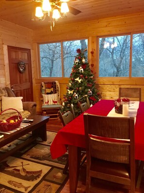 Dining - Quaint, Private log cabin mountain top retreat (topton)