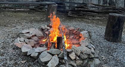 Quaint, Private log cabin mountain top retreat