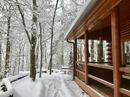 Quaint, Private log cabin mountain top retreat